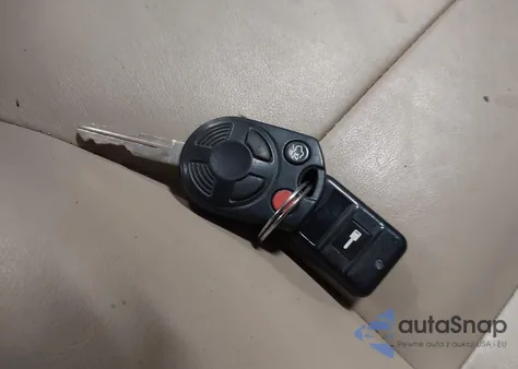 2008 Ford Escape Limited z USA, uszkodzony, nr VIN 1FMCU941X8KB24815